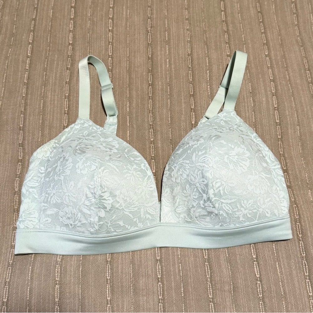 Auden Lace Bralette in Soft Mint